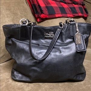 Black smallish clack tote